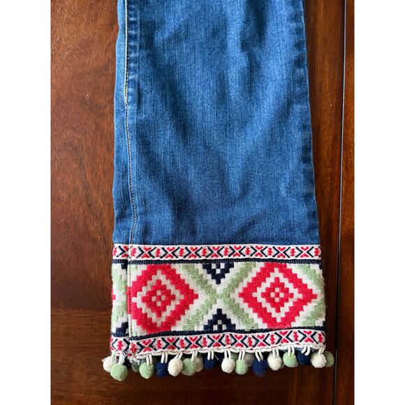 Crown & Ivy Women's Cropped Embroidered Hem Tassel Jeans Size 8 - Picture 4 of 6